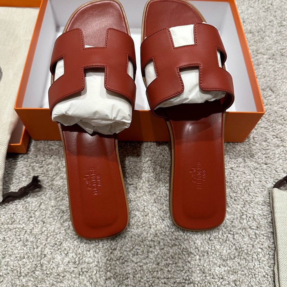 Brand new authentic Hermes oran size 40